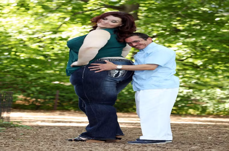  Người có vóc dáng quá cao lớn: Một nghiên cứu của Hà Lan cho thấy, phụ nữ sau khi mãn kinh mà vẫn cao thêm 5 cm sẽ tăng thêm 7% nguy cơ mắc bệnh ung thư vú. Phụ nữ có chiều cao từ 175cm trở lên cũng rất dễ mắc bệnh ung thư vú. 