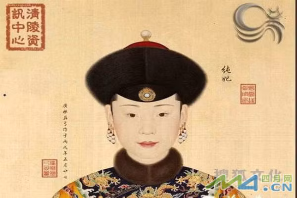 Vị hoàng hậu đầu tiên được táng trong địa cung là Hiếu Hiền Hoàng hậu, cũng là vị hoàng hậu đầu tiên của Càn Long. Có thể nói tình cảm mà Càn Long dành cho Hiếu Hiền hoàng hậu vô cùng sâu sắc. 