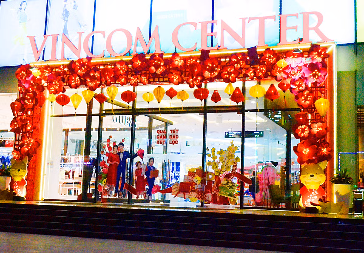 Tương tự, tại Vincom Center Phạm Ngọc Thạch (số 2 Phạm Ngọc Thạch, Đống Đa, Hà Nội) cũng vô cùng nổi bật.