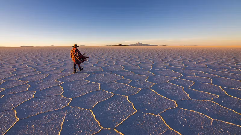3. Bolivia là nơi rất đáng để ghé thăm vào năm 2025. Bạn có thể ngắm nhìn những cánh đồng muối Uyuni tuyệt đẹp và đi bộ đường dài quanh thủ đô đồi núi La Paz...