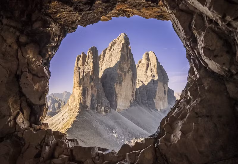 9. Dolomites, Italy: Những vách đá răng cưa tuyệt đẹp của Dolomites là một trong những cảnh quan ngoạn mục nhất của Italy.
