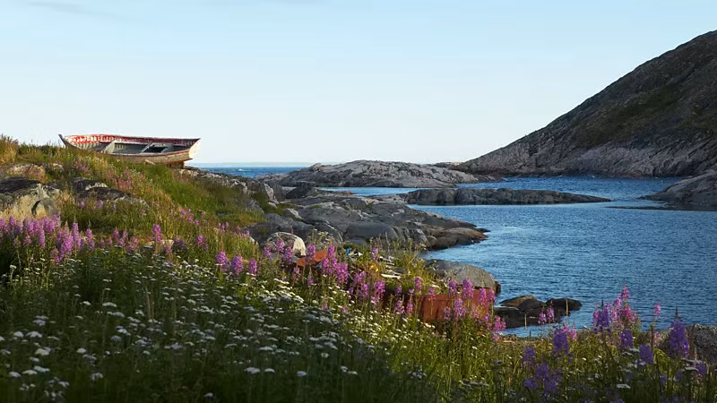 12. Tây Newfoundland và Labrador, Canada: Labrador, phần đất liền của Newfoundland và Labrador ở miền đông Canada, là một vùng rộng lớn, gồ ghề nổi tiếng với những ngôi làng ven biển lộng gió, những tảng băng trôi cao chót vót, những khu rừng cận Bắc Cực và những thác nước khổng lồ.