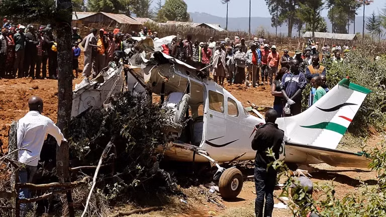 Kenya: May bay lao trung mot toa nha, nhieu nguoi tren mat dat chet oan