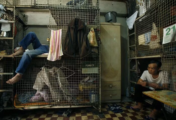 Những ngôi nhà lồng thép ở Hong Kong là nơi ở của hàng nghìn người.