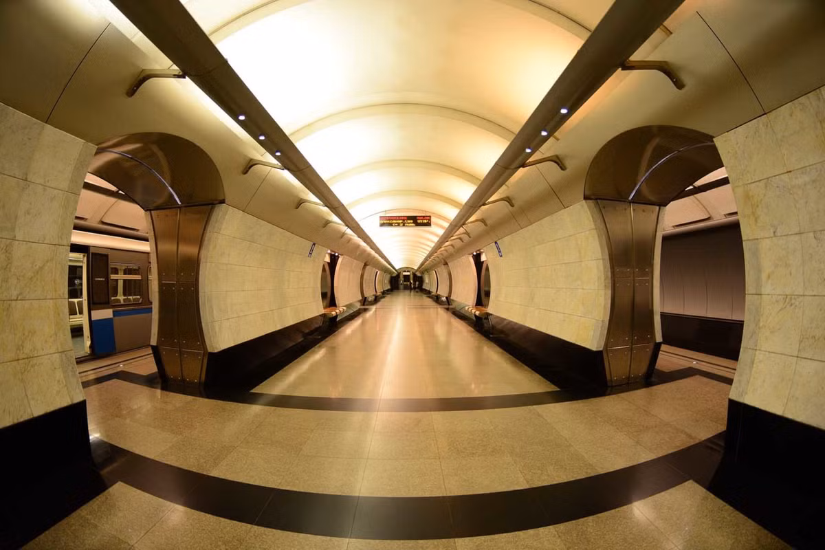 Theo trang travelrealrussia.com, tàu điện ngầm ở St. Petersburg ( Nga) là hệ thống tàu điện ngầm sâu nhất thế giới. Độ sâu trung bình của nó đạt tới 100 mét! Ảnh: PC. 