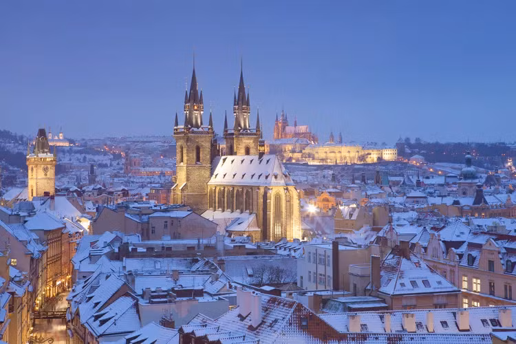 Praha, Cộng hòa Séc: Praha nổi tiếng với nét quyến rũ và lễ hội vào mùa đông. Trong tháng 2 và tháng 3, người Séc tạm biệt mùa đông bằng Lễ hội hóa trang Bohemia đầy màu sắc. Ảnh: Getty.