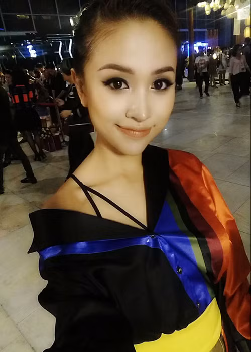 Nhờ công nghệ trang điểm nên ít ai nhận ra rằng một bên mắt của Thanh Vân đang mờ đi. (Ảnh: Facebook nhân vật) 