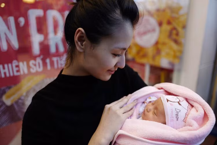 Bước chân vào làng giải trí khi còn ở độ tuổi teen, người mẫu Hồng Quế từng có thời gian vướng không ít ồn ào. (Ảnh: Facebook nhân vật)
