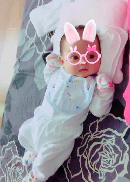 Nhân ngày con gái tròn 1 tháng tuổi, Hồng Quế đã dành lời chúc đầy yêu thương đến bé. (Ảnh: Facebook nhân vật)