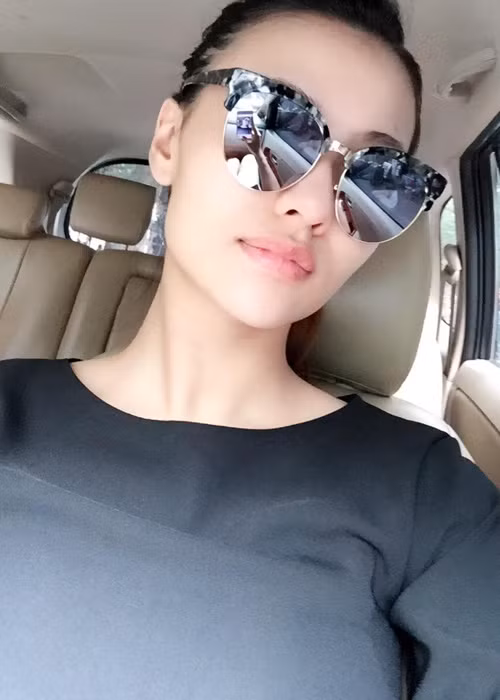 Dù tỏ ra khá thoải mái chia sẻ hình ảnh bé Cherry nhưng Hồng Quế vẫn giữ kín danh tính bố của con gái. (Ảnh: Facebook nhân vật)