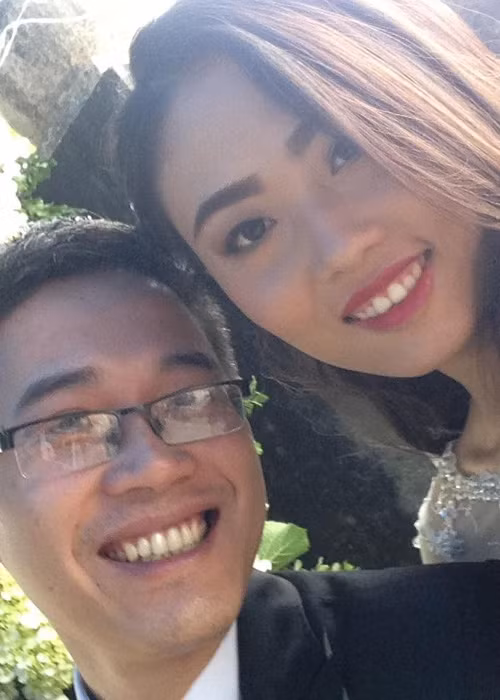 Cô đã bất ngờ lên xe hoa với bạn trai hơn cô 7 tuổi và làm việc trong lĩnh vực ngân hàng vào tháng 1/2014. (Ảnh: Facebook nhân vật) 
