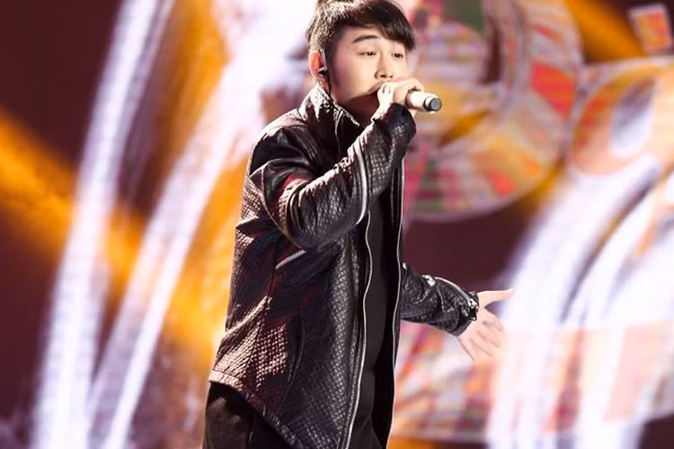 Chan dung chang trai co giong hat phi gioi tinh o Sing My Song