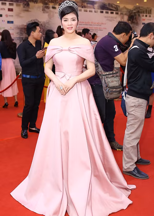 Angela Phuong Trinh goi cam Ly Nha Ky dep kieu sa tai LHP-Hinh-5