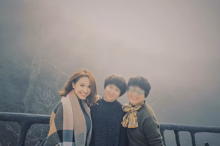 Trong chuyến công tác, Thanh Vân Hugo đi cùng hai nhà thiết kế thời trang thân thiết để chụp hình cho bộ sưu tập mới. (Ảnh: Facebook Eva Ly)