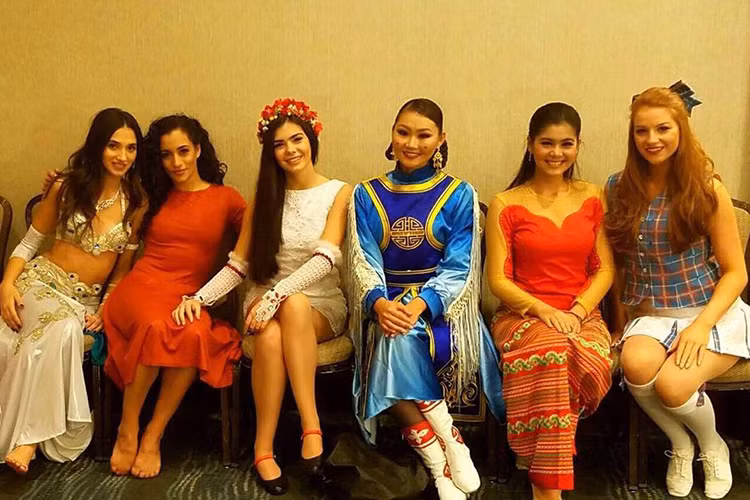 Các thí sinh Hoa hậu Thế giới 2016 tham gia buổi diễn tập cho phần thi Hoa hậu Tài năng. (Ảnh: Hoa hậu Thế giới)