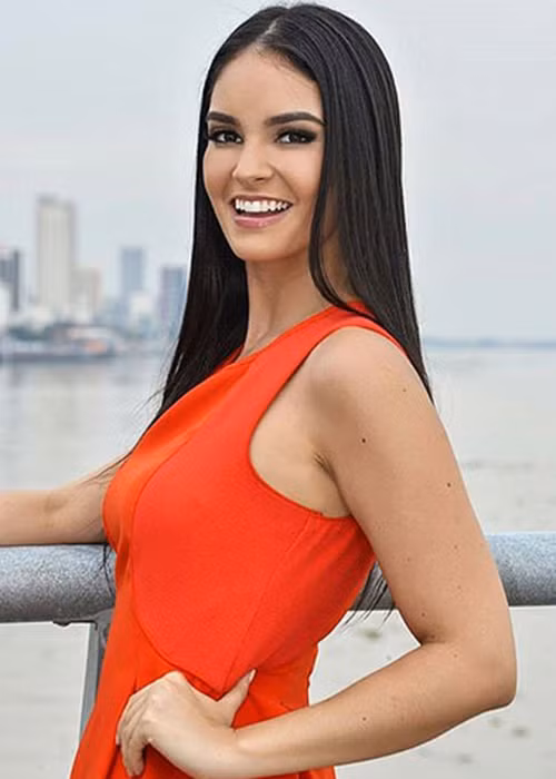 Xếp ở vị trí thứ 2 là đại diện của Ecuador - Maria Isabel Pineyro. Sau chiến thắng của Katherine Elizabeth Espin tại Hoa hậu Trái đất 2016, Maria được khán giả quê nhà đặt nhiều kỳ vọng. (Ảnh: Flickriver)