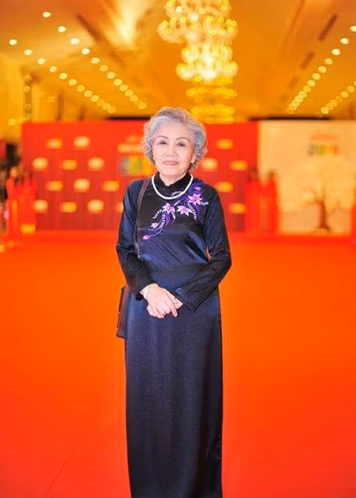Nghệ sĩ Võ Minh Lâm đau xót viết: “Chúng con đã vĩnh viễn mất ngoại thật rồi sao? "Sầu nữ" Út Bạch Lan. Ngoại sẽ luôn sống mãi trong lòng chúng con”. (Ảnh: Facebook Võ Minh Lâm)