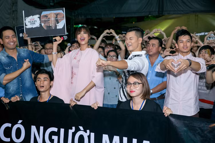 Các khách mời của chương trình hào hứng kêu gọi mọi người cùng hành động để bảo vệ thiên nhiên hoang dã. (Ảnh: Minh Toàn)