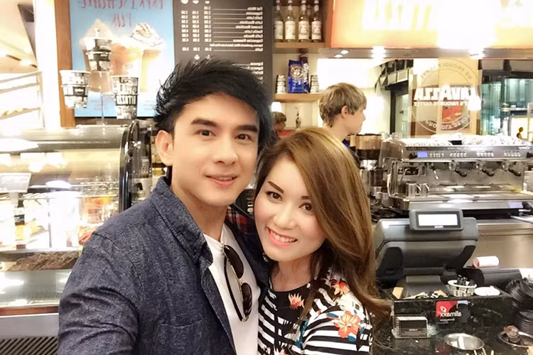 Không những vậy, Thủy Tiên còn khen được xứng đôi với ông xã nổi tiếng. (Ảnh: Facebook Thủy Tiên)