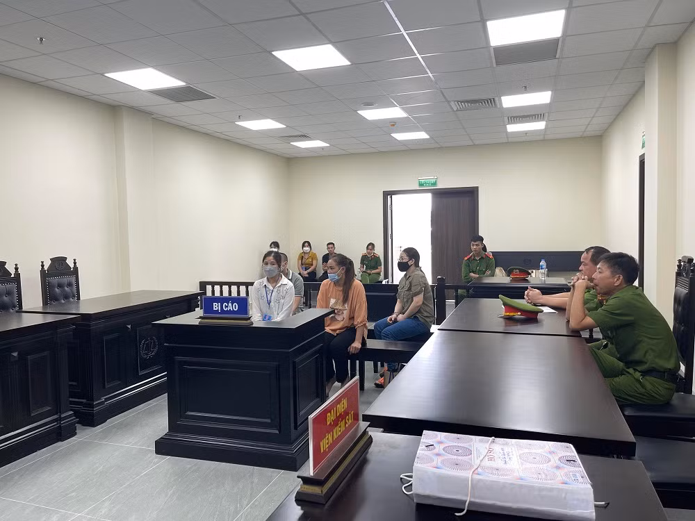 Ha Noi: Tong an tu 18 nam cho bon doi tuong buon ban, van chuyen trai phep gan 1 tan vay te te chau Phi