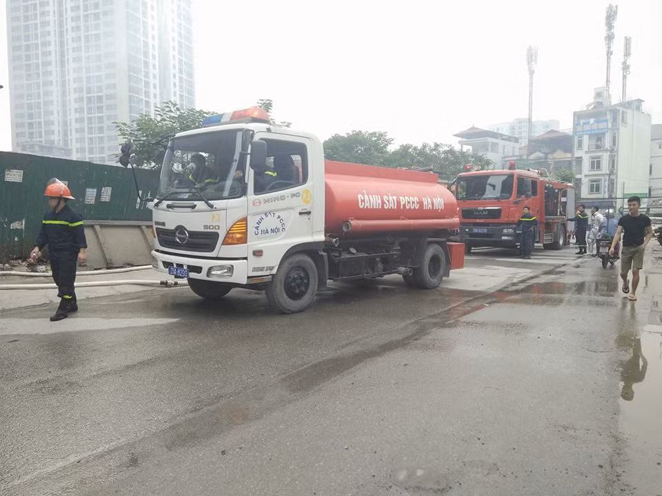 Khi xảy ra vụ hỏa hoạn, người dân nhanh chóng báo cho các cơ quan chức năng.