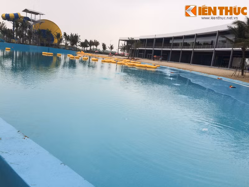 Liên hệ với ban quản lý Khu du lịch quốc tế Tuần Châu, một cán bộ ở đây khẳng định thông tin đơn vị chỉ mở cửa 4 ngày (từ ngày 29/4 đến 2/5). Trong 4 ngày qua là thời gian mở cửa để chạy thử, sau đó đợi đến khi hoàn thiện các hạng mục rồi mới khai trương chính thức.