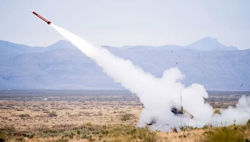 NATO không nêu thông tin cụ thể về tiến trình xây dựng cơ sở sản xuất mới hoặc cung cấp tên lửa mới, tuy nhiên nhấn mạnh: "COMLOG sẽ mở rộng năng lực sản xuất tên lửa Patriot chiến thuật (GEM-T) ở châu Âu". Ảnh: Raytheon.