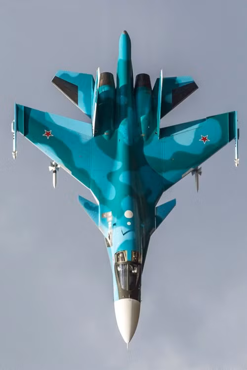 Về hiệu quả chiến đấu, nếu có trang bị Su-34 quân đội Trung Quốc cũng khó có thể cải thiện về chất lượng tấn công mặt đất/ mặt biển; trong khi đó, hải quân và không quân Trung Quốc vẫn có trong biên chế những tên lửa hành trình tầm xa như CJ-10, có khả năng tấn công từ xa và gây bất ngờ cho đối phương.