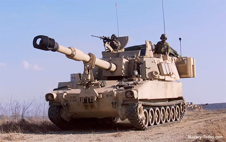 Hiện tại, pháo M109A7 có thể bắn đạn pháo có điều khiển XM982 Excalibur S với tầm bắn 50km.