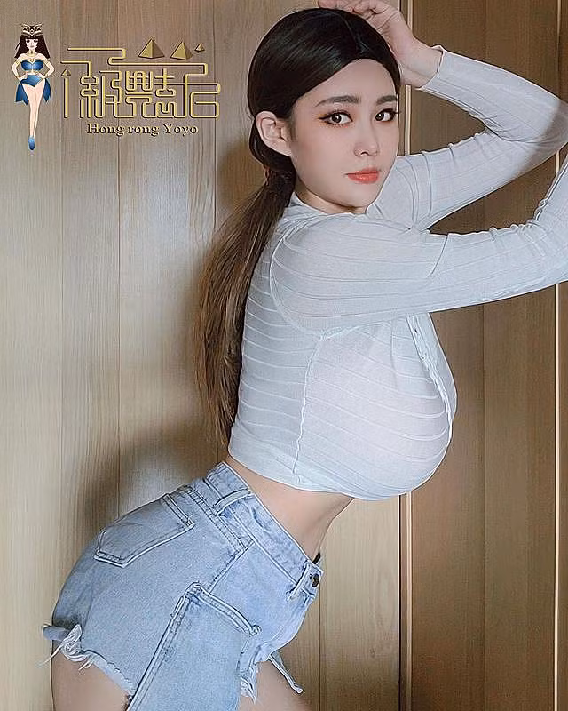 Cô nàng không chỉ xuất hiện trong các shot hình quảng bá thương hiệu, làm mẫu ảnh.