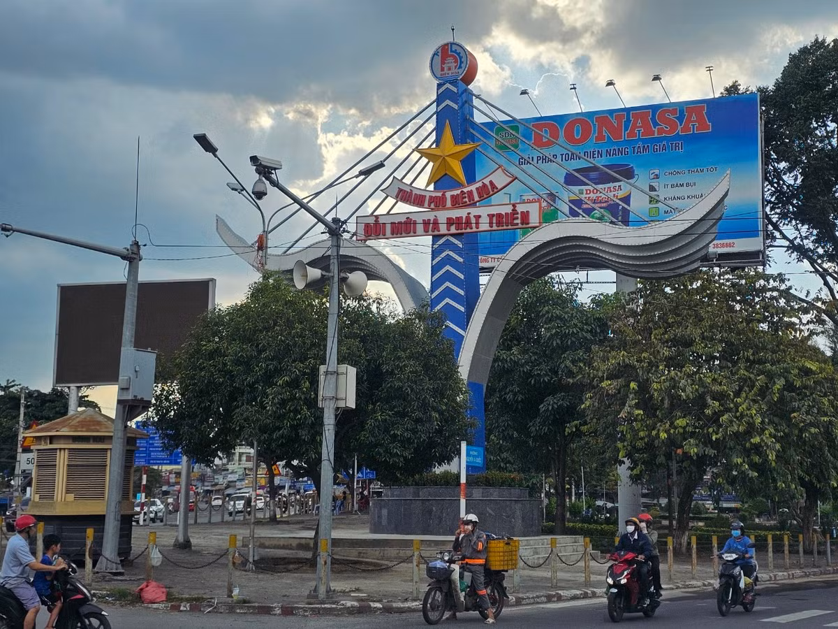 Đồng Nai: Cận cảnh 4 cổng chào tiền tỷ tại TP Biên Hòa - Hình 2 Dong Nai: Can canh 4 cong chao tien ty tai TP Bien Hoa-Hinh-2