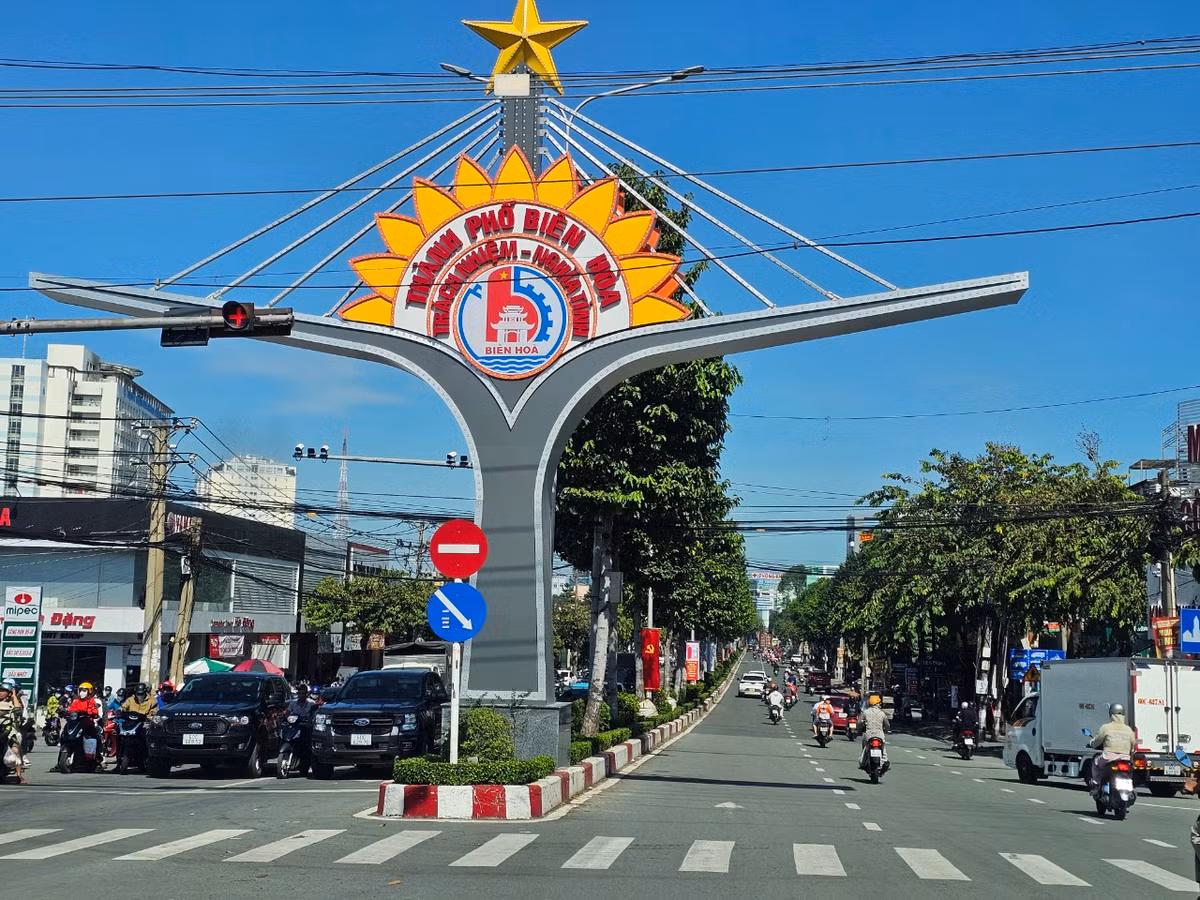 Đồng Nai: Cận cảnh 4 cổng chào tiền tỷ tại TP Biên Hòa - Hình 3 Dong Nai: Can canh 4 cong chao tien ty tai TP Bien Hoa-Hinh-3