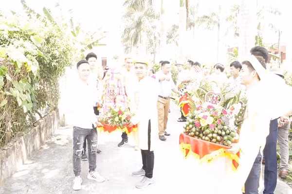 Trên MXH từng xuất hiện trường hợp một chàng trai đang hí hửng mãi mới lấy được vợ, ấy thế nhưng thợ chụp ảnh lại trả cho quả ảnh không thể xấu xí hơn.