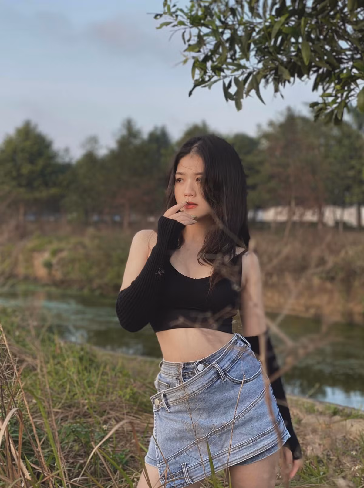 Kể từ sau khi chia tay Quang Hải, Huyền My khá kín tiếng và chỉ chuyên tâm vào làm việc, bán hàng online.