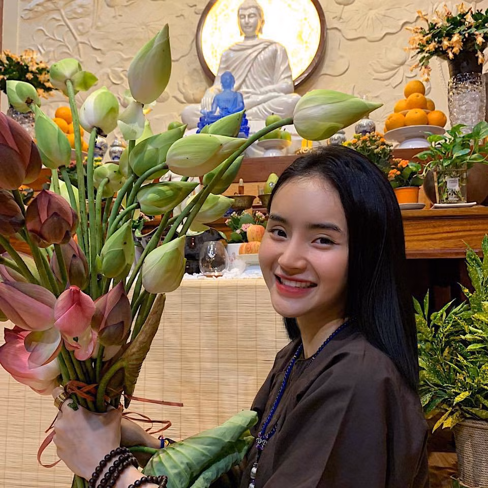 Cư dân mạng vô cùng ngưỡng mộ trước cuộc sống của chị em nhà Angela Phương Trinh. Ảnh: FBNV