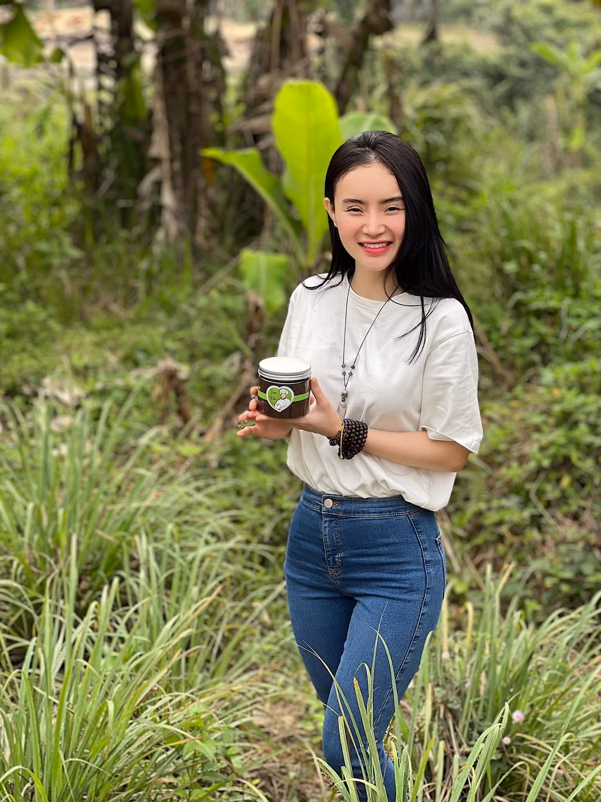 Trước đây, Phương Trang hãnh diện khi được khen giống Angela Phương Trinh nên hiện cô càng vui vì tìm thấy nhiều nét đồng điệu với chị.
