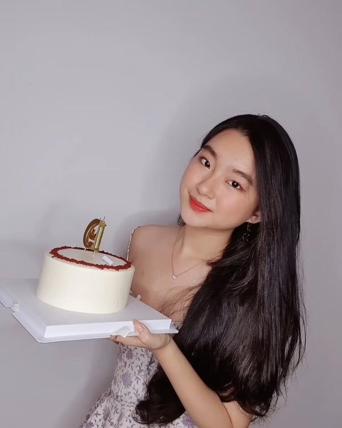 Dù rất yêu thích làm mẫu ảnh song hot girl Trang Đào luôn đặt việc học lên hàng đầu.