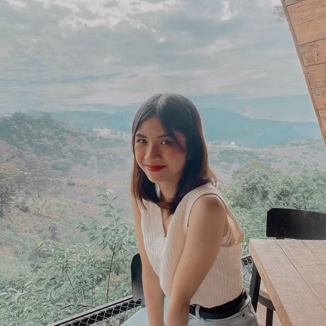 Lan Thy cũng được gọi là "hot girl ống nghiệm" khi là một trong 3 em bé Việt Nam đầu tiên được sinh ra bằng phương pháp thụ tinh trong ống nghiệm.
