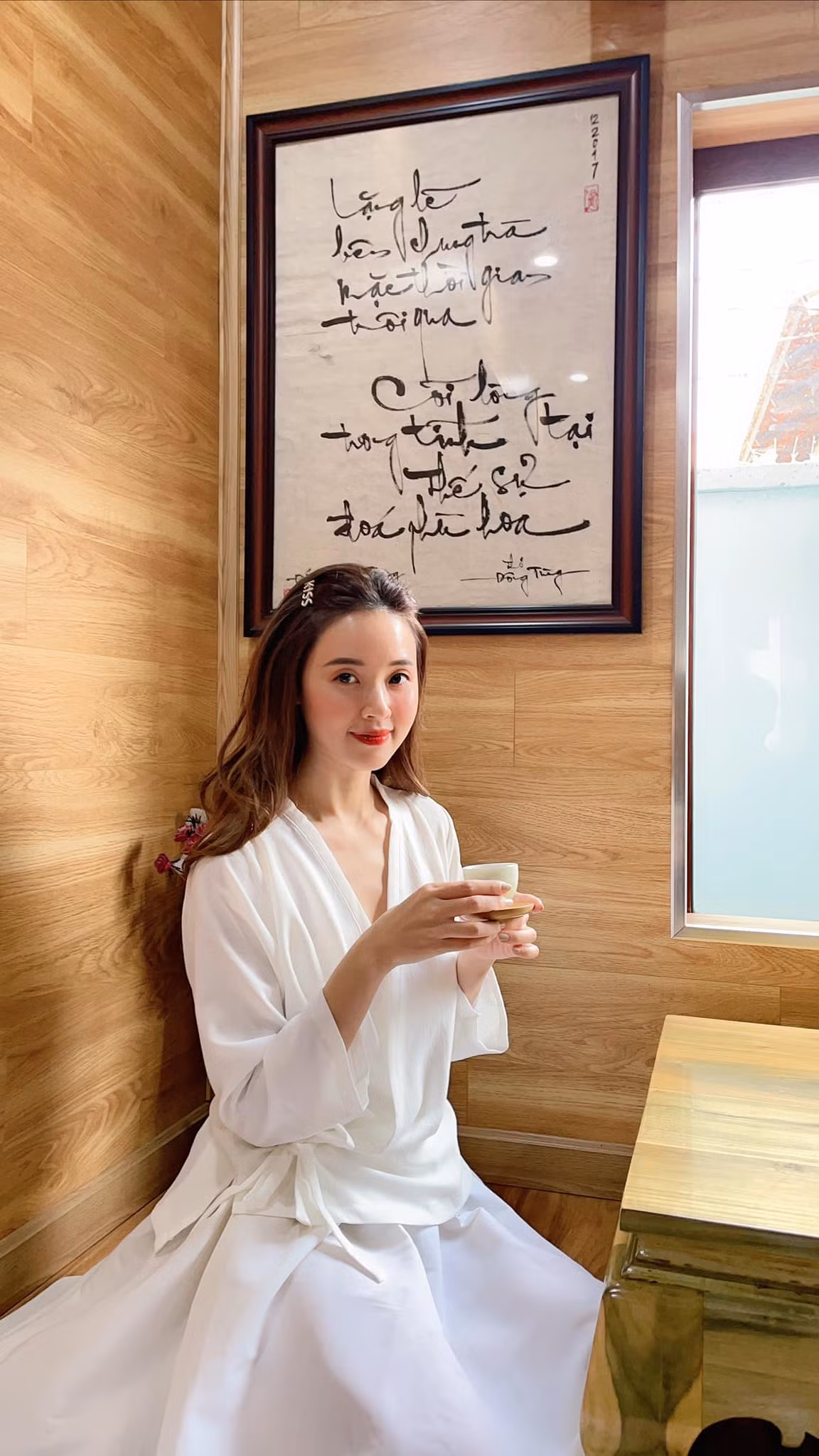Tuy nhiên thời gian qua, "ngọc nữ" 8x liên tục đăng tải hình ảnh gợi cảm khiến người hâm mộ bất ngờ.
