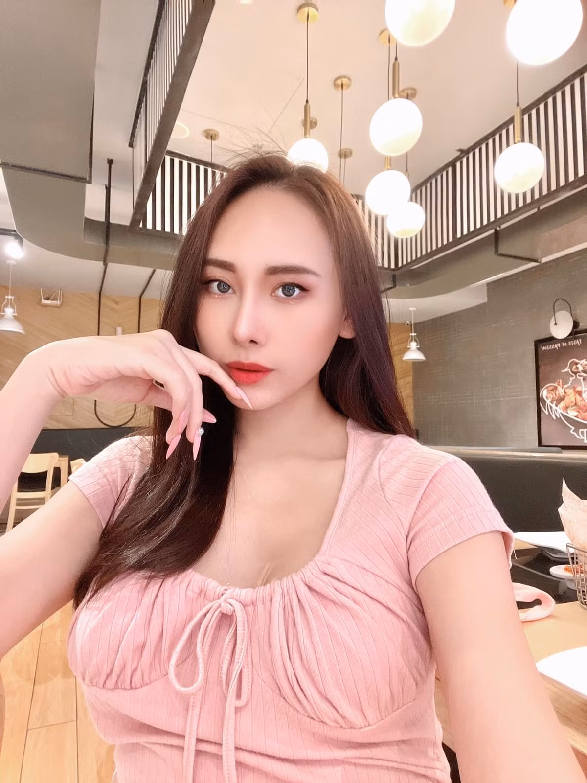 Trên trang cá nhân, vợ chồng Kim Anh thường xuyên khoe cuộc sống đáng mơ ước.
