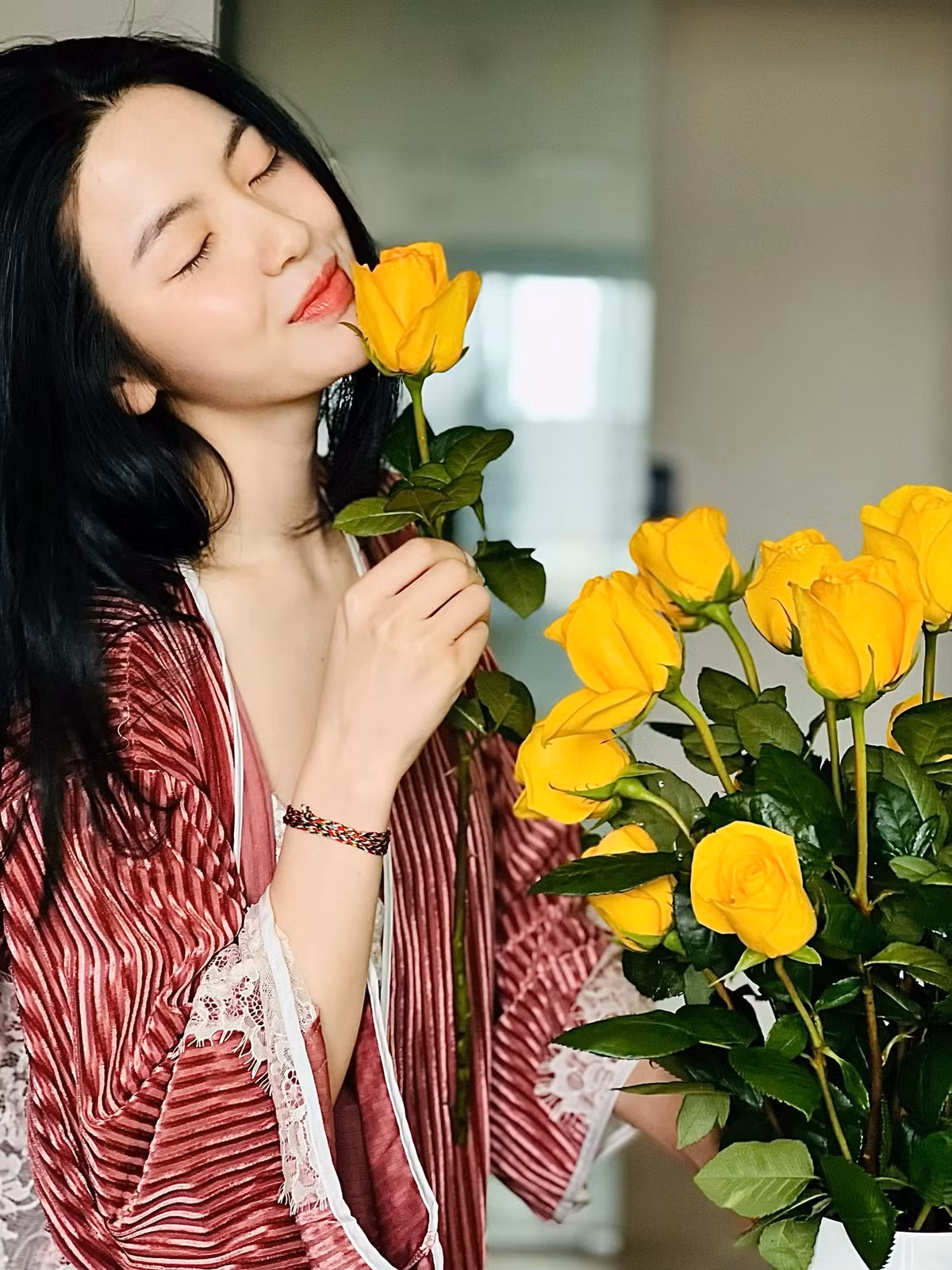 Thanh Huyền thỉnh thoảng vẫn đăng ảnh check-in tại các sự kiện với style nữ doanh nhân thành đạt.