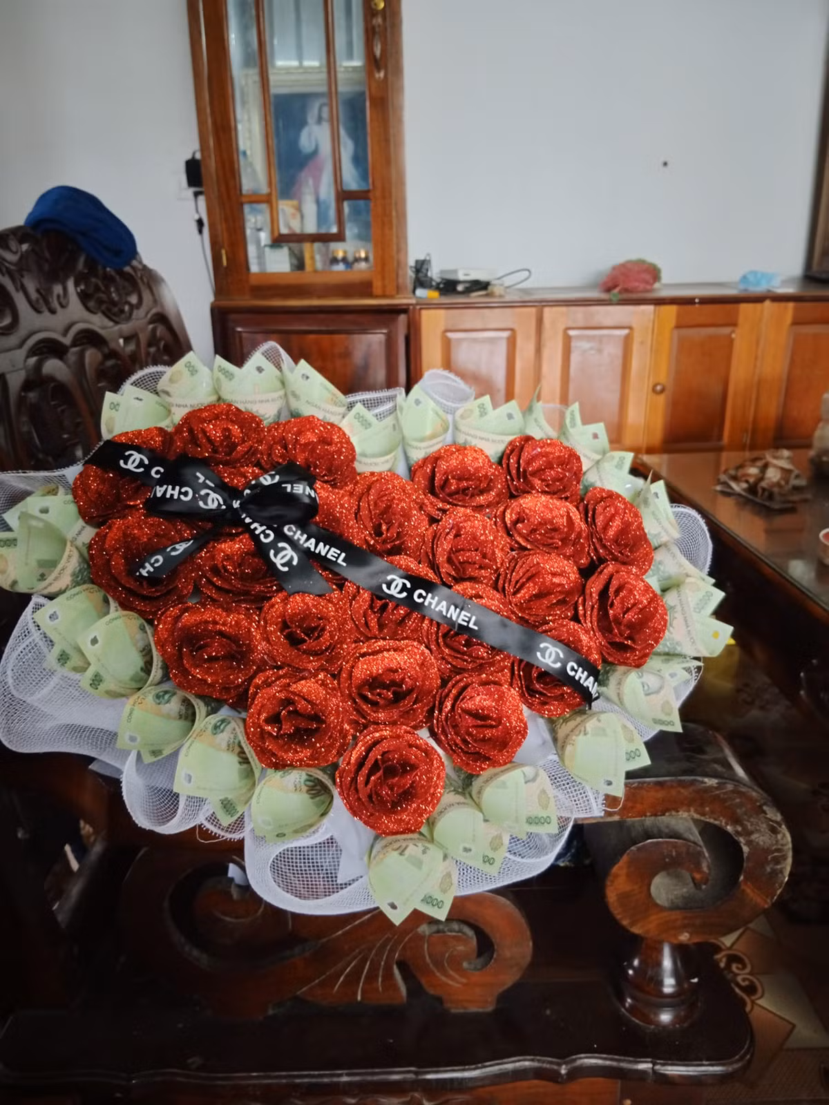 Vừa thiết thực lại ý nghĩa, những bó hoa "đồng tiền" đã làm mưa làm gió trong ngày 8/3.