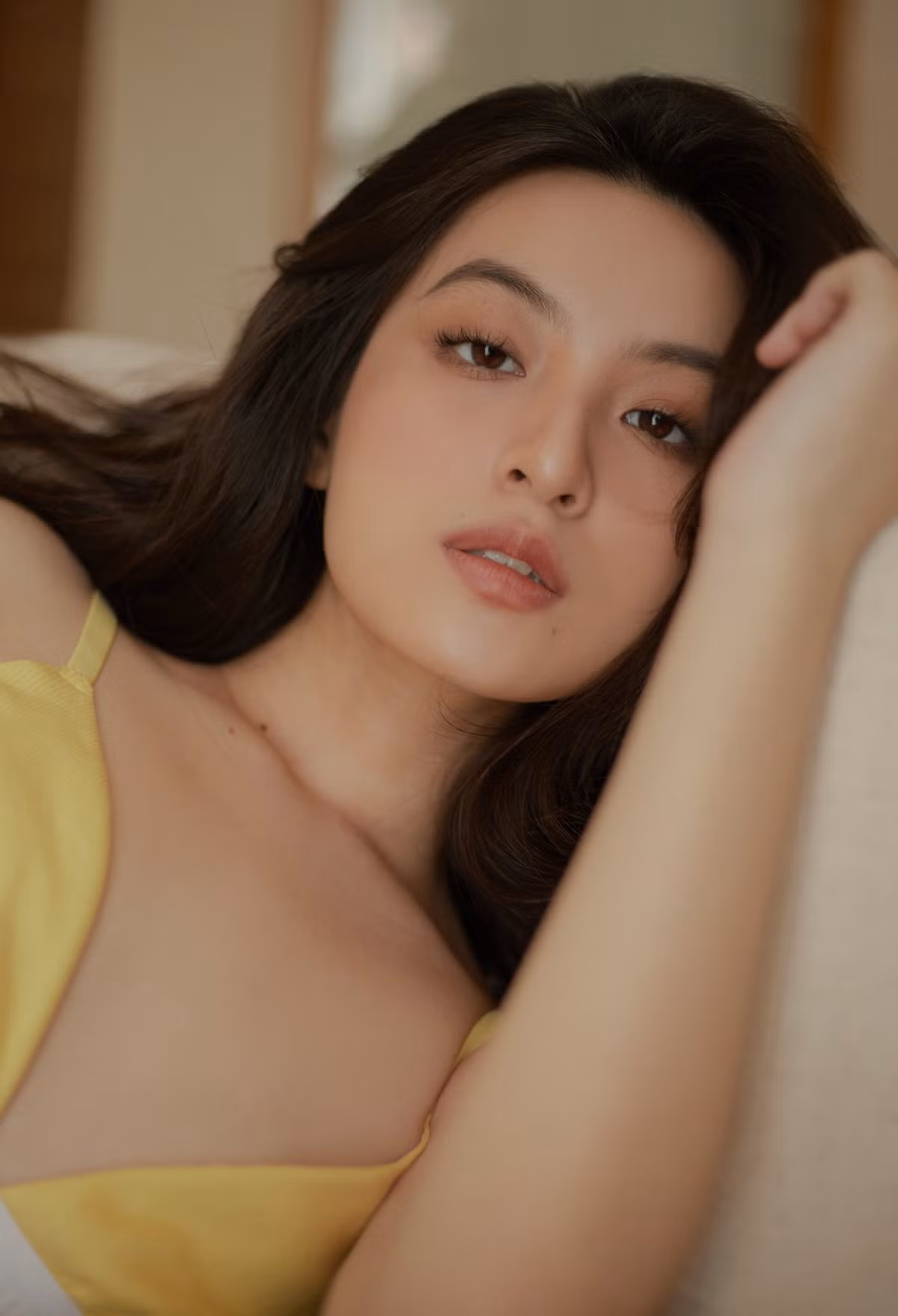 Mặc dù đẹp "lệch chuẩn" nhưng sự tự tin của hot girl Mắt Biếc chính là bí quyết giúp cô luôn đẹp trong mắt người đối diện.