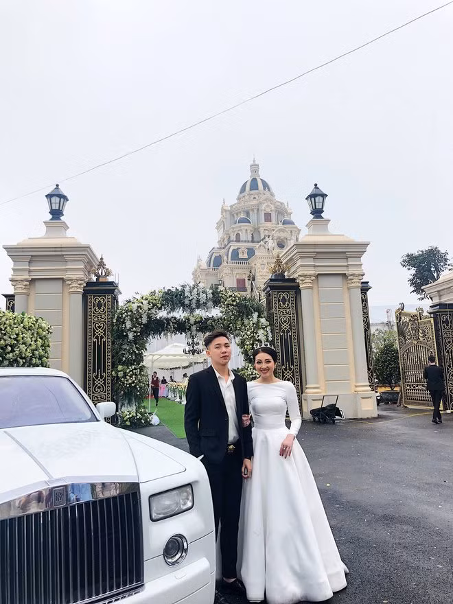 Thời điểm đó, cô dâu 200 cây vàng Nam Định gây choáng với của hồi môn là 200 cây vàng, 2 sổ đỏ, có dàn siêu xe rước dâu toàn Rolls-Royce Phantom và Bentley..., đặc biệt là sống trong toà lâu đài lộng lẫy 7 tầng.