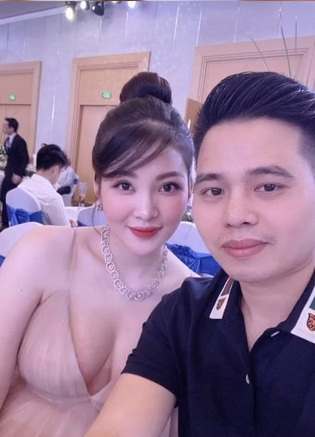 Sau khi trải qua 2 lần sinh nở, Thu Hương vẫn giữ được thân hình quyến rũ.