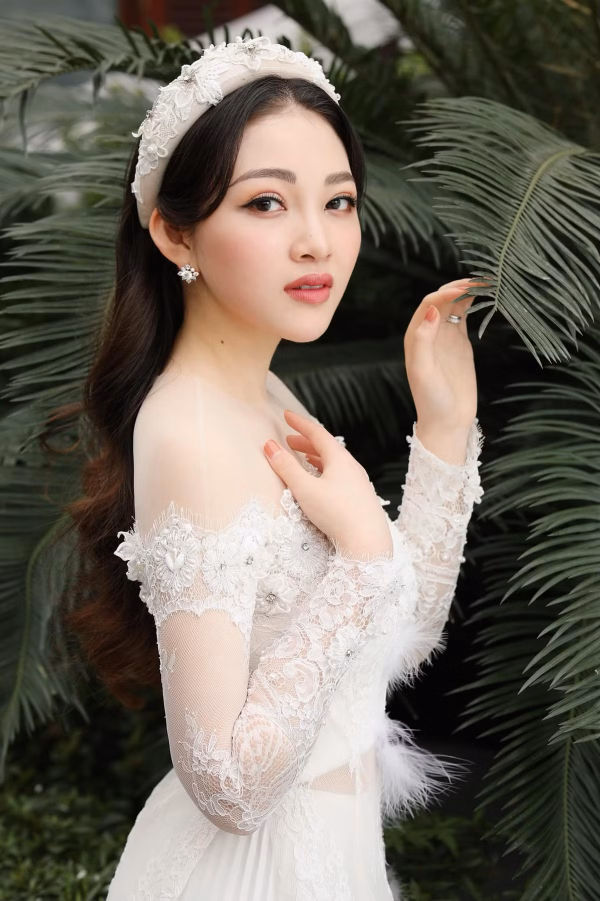 Hiện tại, cô đang có cuộc sống hôn nhân viên mãn bên chồng và 2 con.