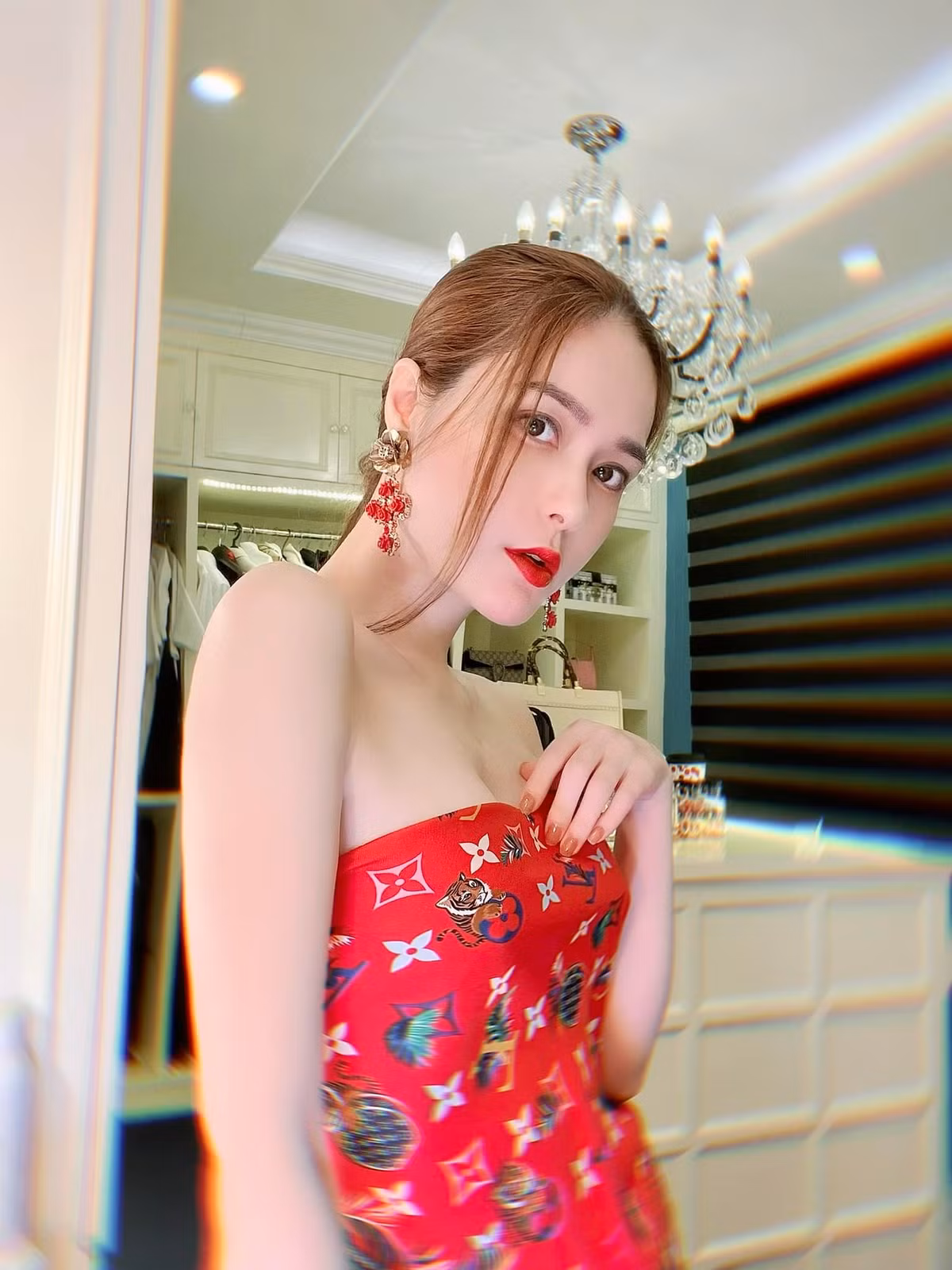 Cách đây chưa lâu, doanh nhân Quốc Vũ cũng thể hiện màn chiều vợ "vô bờ bến" của mình bằng cách chấp nhận bán ngay căn biệt thự 22 tỷ chỉ vì Đoàn Di Băng sợ rắn.