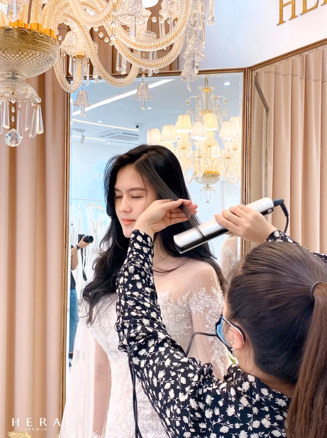 Đặc biêt, nhan sắc của bạn gái Thành Chung được người hâm mộ khen hết lời trong bộ ảnh cưới này.