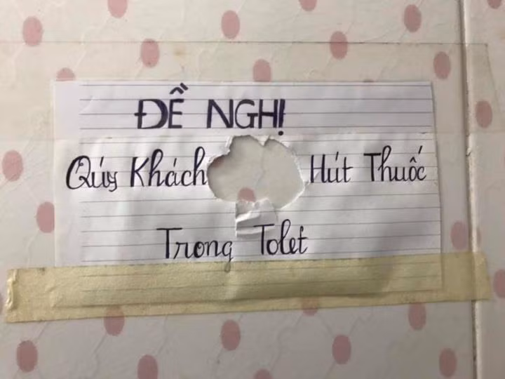 Có thể dễ nhận thấy nội dung của những biển thông báo này thật đa dạng, phong phú mà cũng không kém phần hài hước.