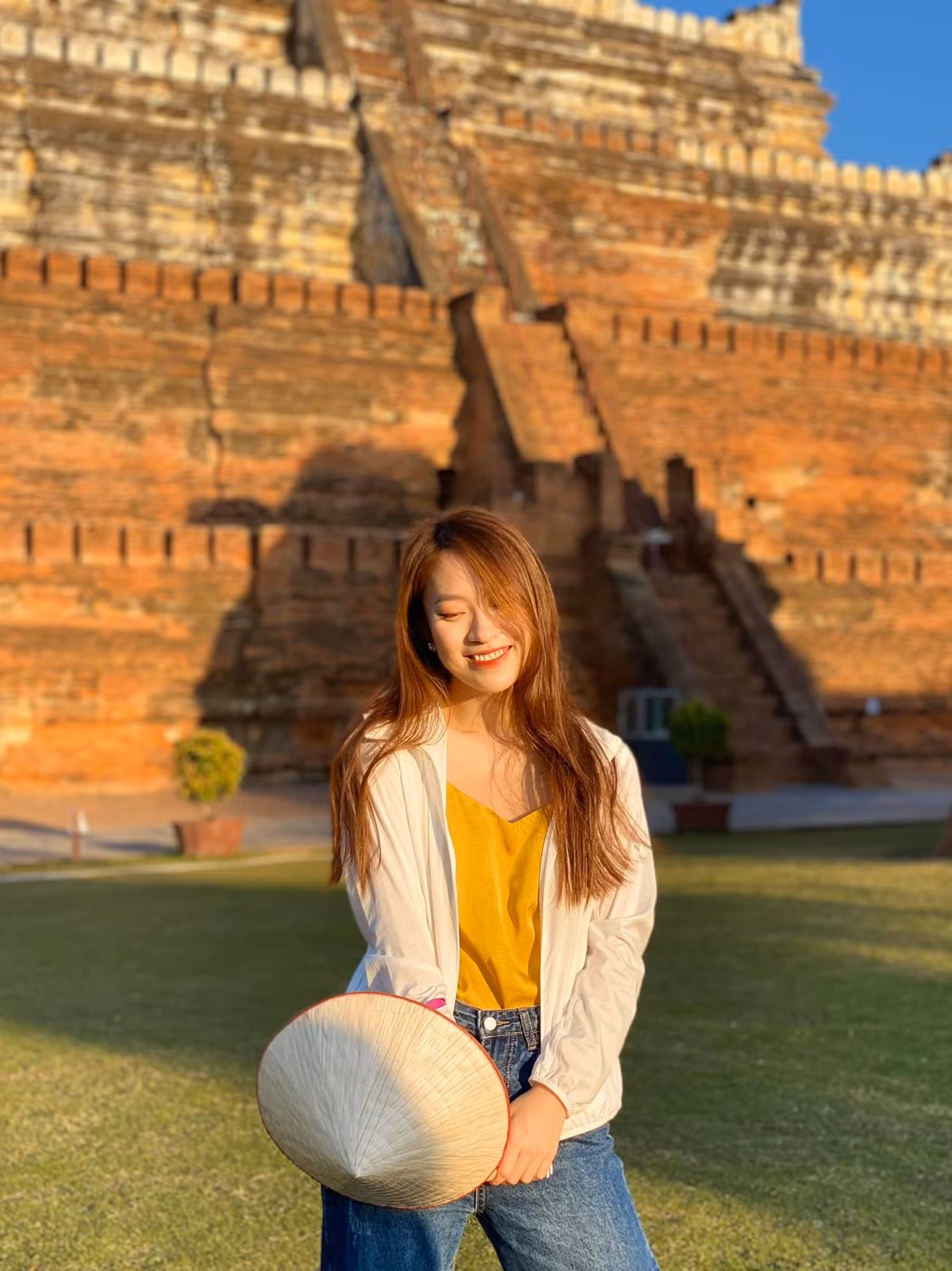 Hiện tại Khánh Vy đã trở thành MC triển vọng của VTV ở tuổi 23.